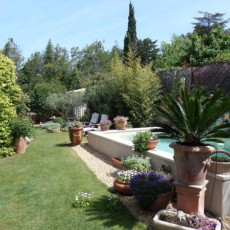 Le Clos Martin Eyragues Exterior photo