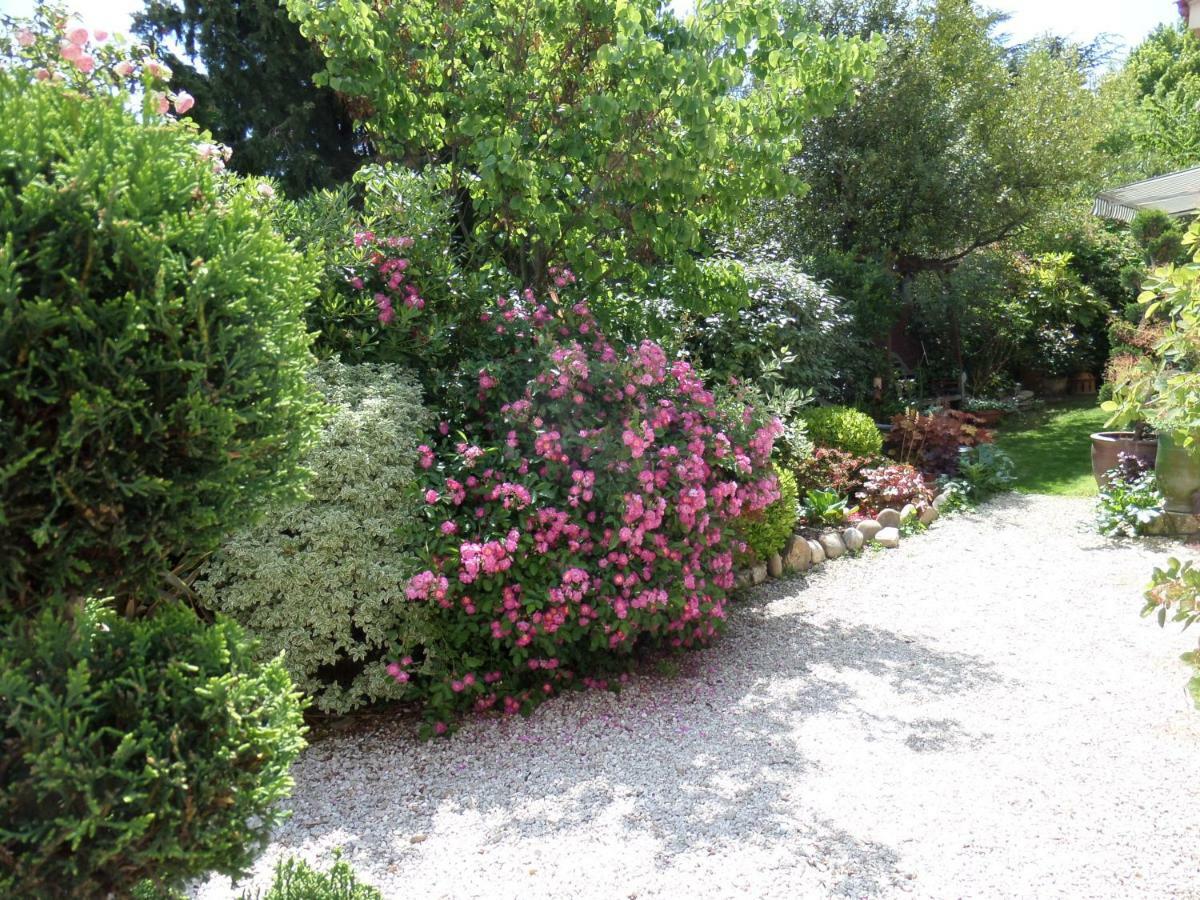 Le Clos Martin Eyragues Exterior photo