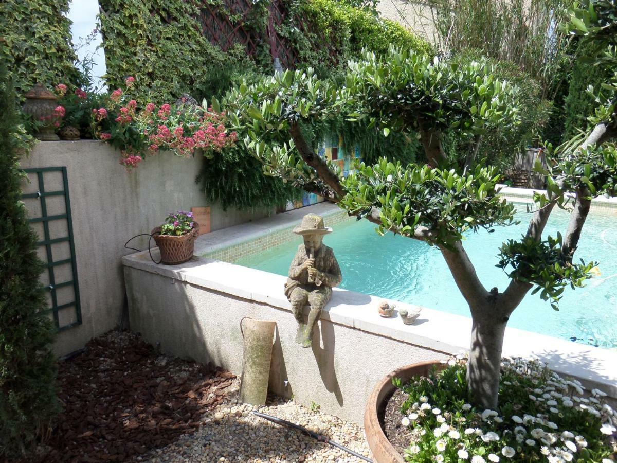 Le Clos Martin Eyragues Exterior photo