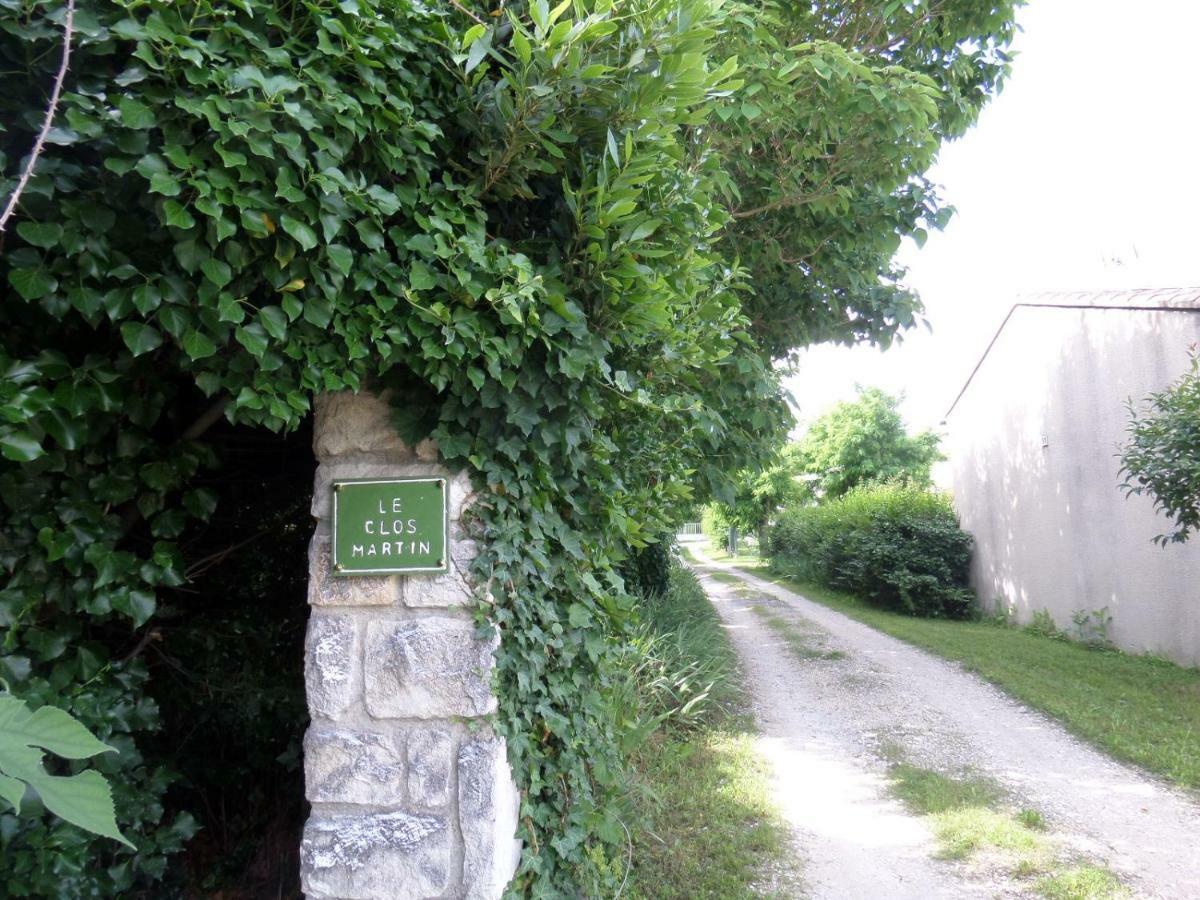 Le Clos Martin Eyragues Exterior photo